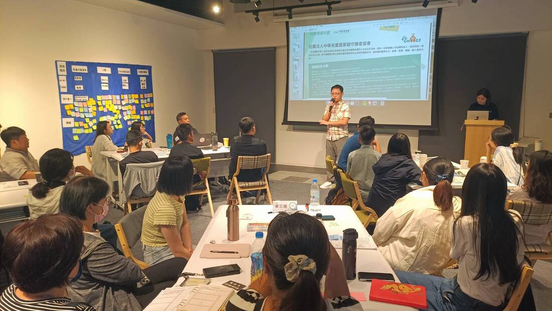 和參與精實育成方案的夥伴,分享生命導師計劃(2024年8月23日於明怡基金會,鄭偉銘攝影)