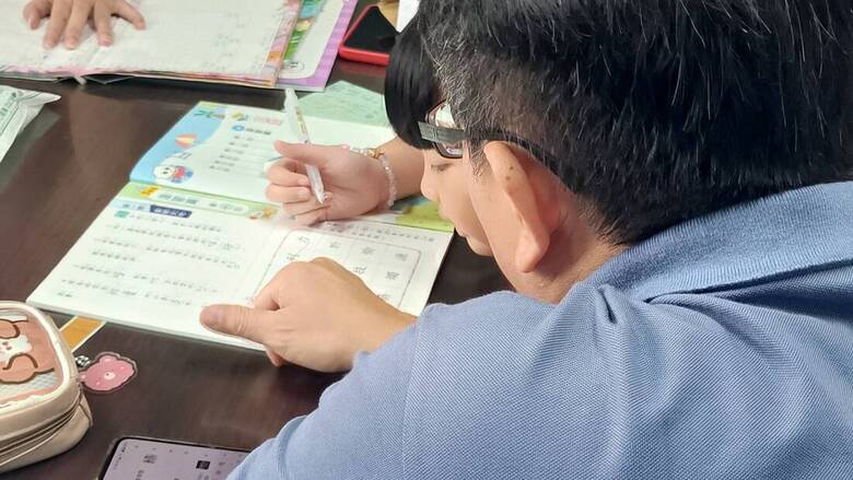孩子需要的是耐心、陪伴與支持(2024年6月於南投草屯,鄭偉銘攝影)